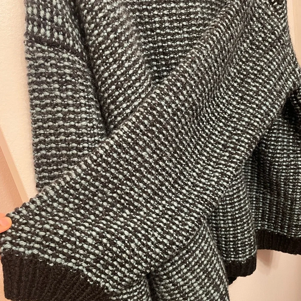 SWEATER HANDMADE - Picture 5 of 6